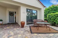 Beautiful, Remodeled Villa Within Walking Distance to Vanderbilt Beach!!