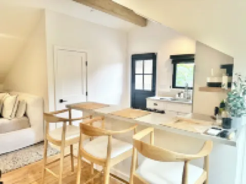 Newly built designer guesthouse nestled in Santa Barbara’s Sycamore Canyon.