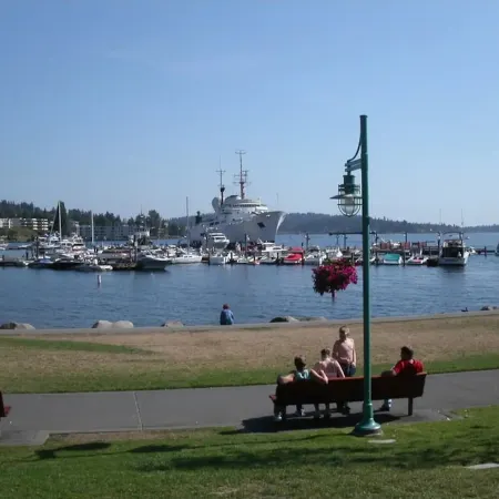 Downtown Kirkland - Modern 3rd Street Retreat