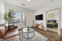 Chic 1-BR Haven w/King Bed, Sofa bed, Pool, Gym in Prime Frisco
