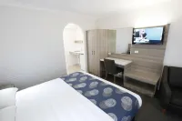 Aston Motel Yamba Hotels near Yamba Main Beach