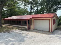 Charming 2-bedroom house with WiFi and AC in Warsaw close to launch ramps