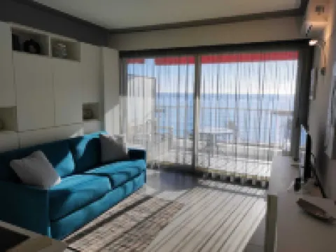 Lovely beachfront studio apartment with garage