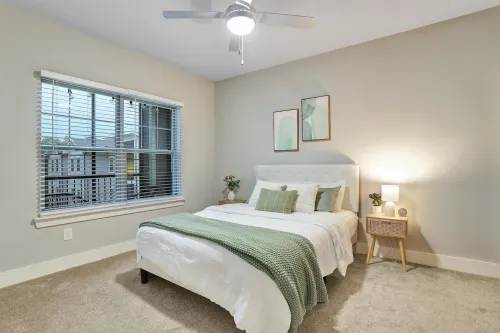 Lake Views! Resort POOL! Game-Room! Free Parking! 8 Min to Savannah! Gym!