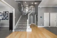 Charming 3-bedroom house in wonderful Grand Prairie with Pool Table and Office