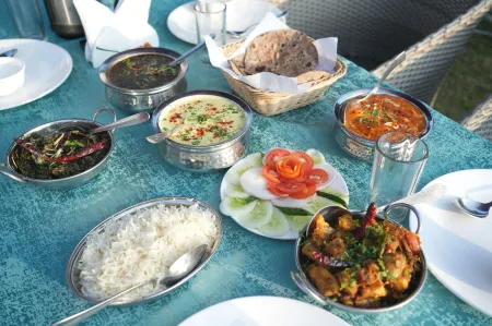 sol glow resort near kainchi dham Отели рядом с достопримечательностью «Shree Kainchi Hanuman Mandir»