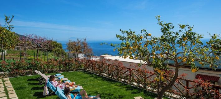 Villa Teresea: 3BR/3BA + Garden •Just steps from the beach-On the Main Road Hotels in Praiano