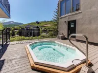 TRUE Ski-In/Ski-Out 2BR/2BA Condo at the Base of Peach Tree Lift マウント・クレスティド・ビュートのホテル