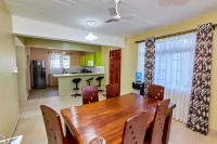 Coastal Retreat. Spacious 3-bedroom villa Just 8 minutes stroll from the Beach.