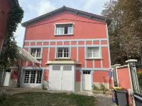 Maison de Campagne à 20mn du Cœur de Paris et de Eurodisney Hotel a Nogent-sur-Marne