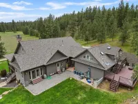 High-End Studio on Five Acre Estate with over 100 Five Star Reviews!