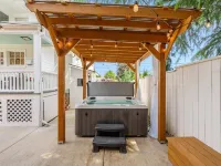Beautiful 4 bedroom! Hot Tub, Fabulous Downtown Newberg Location! Hotels in Newberg