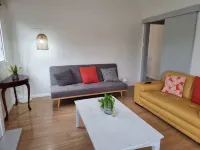 Relax in a cozy house,BBQ,10 mins from the beaches Hotels in Miranda