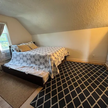 Charming 3-bedroom lake house with the best location in Conneaut
