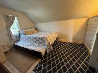 Charming 3-bedroom lake house with the best location in Conneaut Hotel a Conneaut