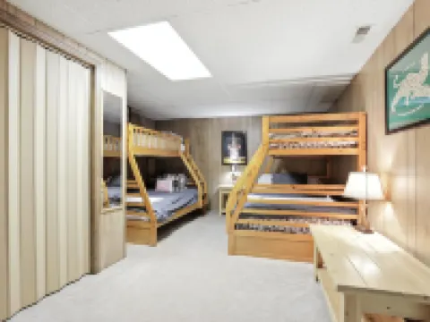 The Treehouse Lakes & Trails Cabin 3 Bedroom Cabin Hotels in Phelps