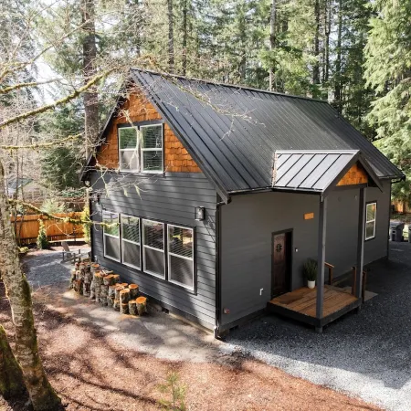 AC-5 mi to Park-EV2-Private Hot Tub-King Bed-Well Equipped Kitchen-Firepit