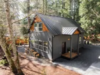 AC-5 mi to Park-EV2-Private Hot Tub-King Bed-Well Equipped Kitchen-Firepit