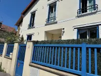 Urban Shelter Hotels in Bondy