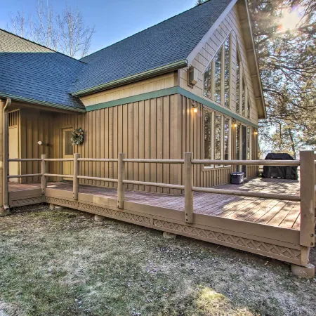 Klamath Falls Cabin Retreat w/ Deck & Grill!