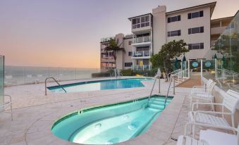 Oceanfront Gem w/ Balcony, Pool, Hot Tub & Carbon Beach Access Bluewater Haven by Avantstay