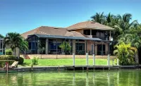 6 Bedroom Gorgeous Waterfront Home With dock, panorama waterview, walk to beach,