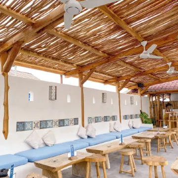 Seaesta Komodo Hostel & Hotel