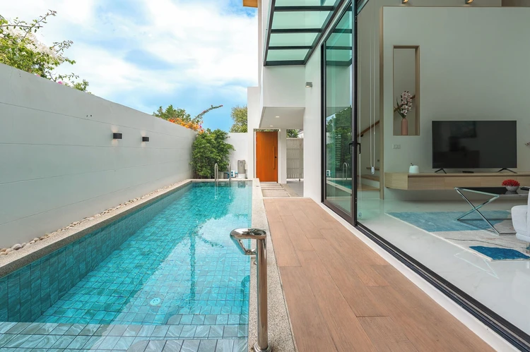 รูปภาพของที่พักสร้างใหม่ 3 ห้องนอน พร้อมสระว่ายน้ำ ใกล้ชายหาด วี190