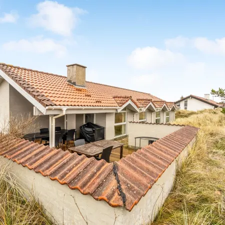 "Annemone" - 600m from the sea