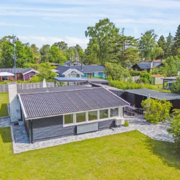 "Antonie" - 700m from the Sea