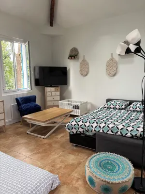 Apartment Meudon - 10 minutes from Montparnasse station and the Seine musicale Hotels near Equestrian Club Of Ponds De Meudon