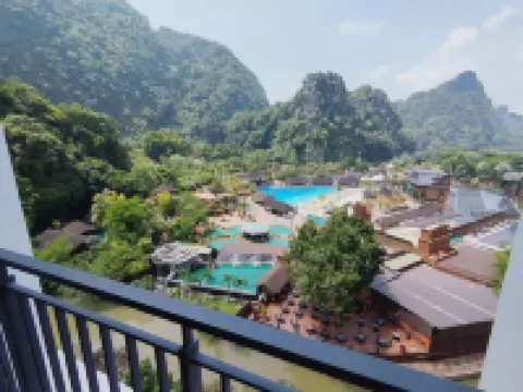 Ipoh Sunway Onsen Suites and Tambun Guesthouse , 3-14Pax 2Parking by Iwh