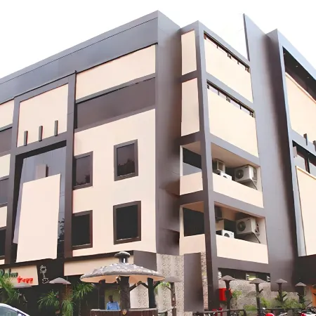 Palm Tree Hotel & Restaurant