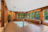 Nature's Retreat - Hot tub, Firepit, game room 5 mins to Honesdale