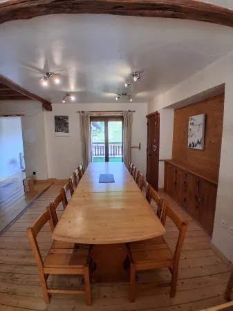 La Plagne 1800 Chalet Sleeps 10 Close to Slopes and Lifts.