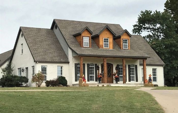 Modern Farmhouse on 6 acres, 7 bedrooms, with a pool.