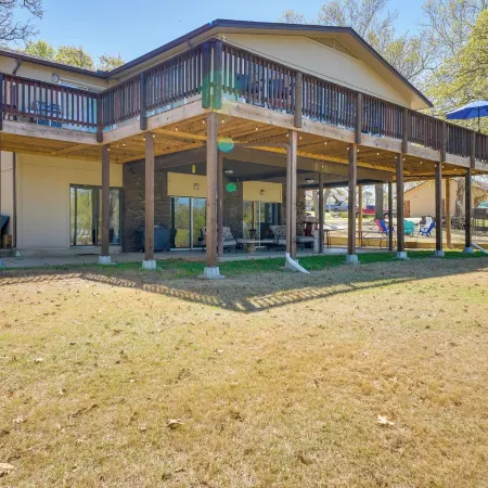 Spacious Vacation Rental Home on Eufaula Lake!