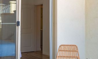 Private Entry Suite w Patio Bath Kitchenette