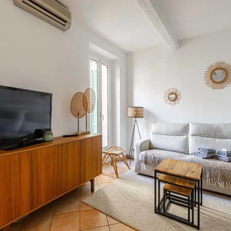 Charming apartment in the heart of Le Suquet.