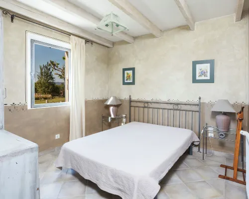 Cottage in Oppède with Poolside Bliss Hotels in Oppède