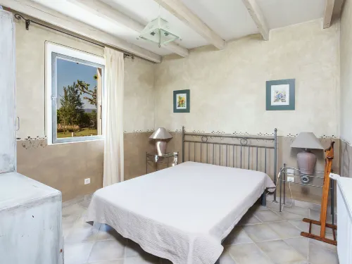 Cottage in Oppède with Poolside Bliss