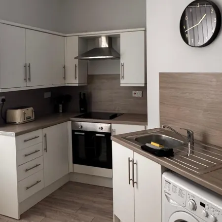 Grantham House - Sleeps 6 - Pet Friendly - Parking
