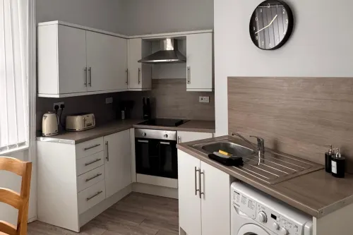 Grantham House - Sleeps 6 - Pet Friendly - Parking - 2-Sterne