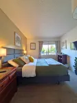 ~Red Rock Sanctuary w/Views~Pool~BBQ~Cozy~Clean~