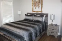 Urban Oasis Retreat in The Southwest! Hotels in Laceys Spring