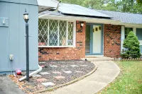 Cozy 4-bedroom bungalow with AC, fitness room near DC Hotels in Waldorf