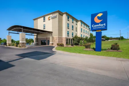 Comfort Inn & Suites Fort Smith I-540 Отели в г. Себастиан Каунти
