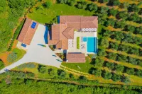 Villa Ginetto - 8 Persons, 4 Bedrooms, Private Pool, BBQ Hotels in Opcina Liznjan