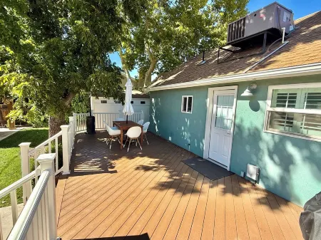 Charming Historic Cottage in Downtown St. George Отели рядом с достопримечательностью «Парк Кросби Фэмили Конфлуенс»