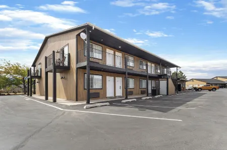 Broken Spur Inn & Steakhouse